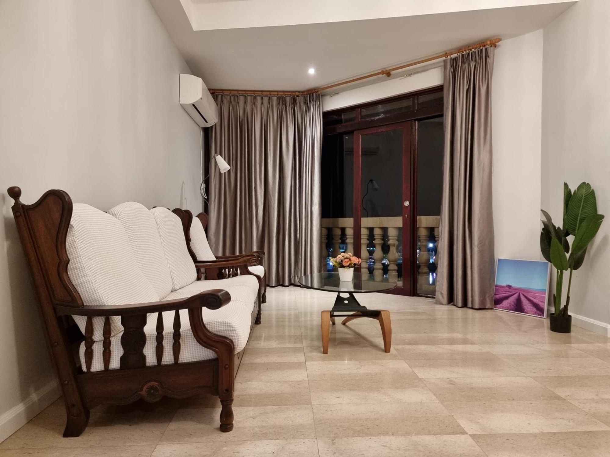 Cozzzy Hut Riverbank Suites Kuching With Spectacular River View Bagian luar foto