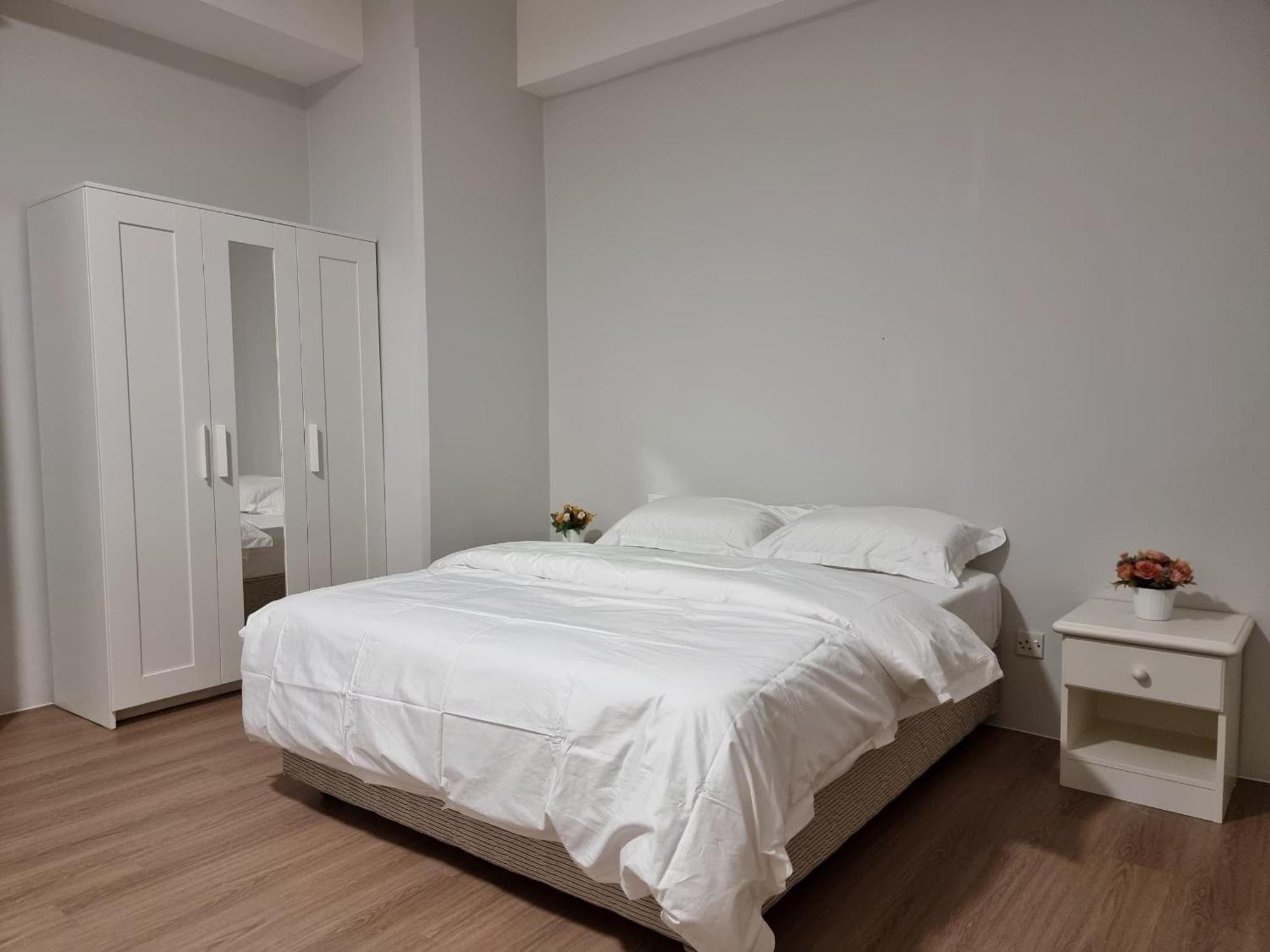 Cozzzy Hut Riverbank Suites Kuching With Spectacular River View Bagian luar foto