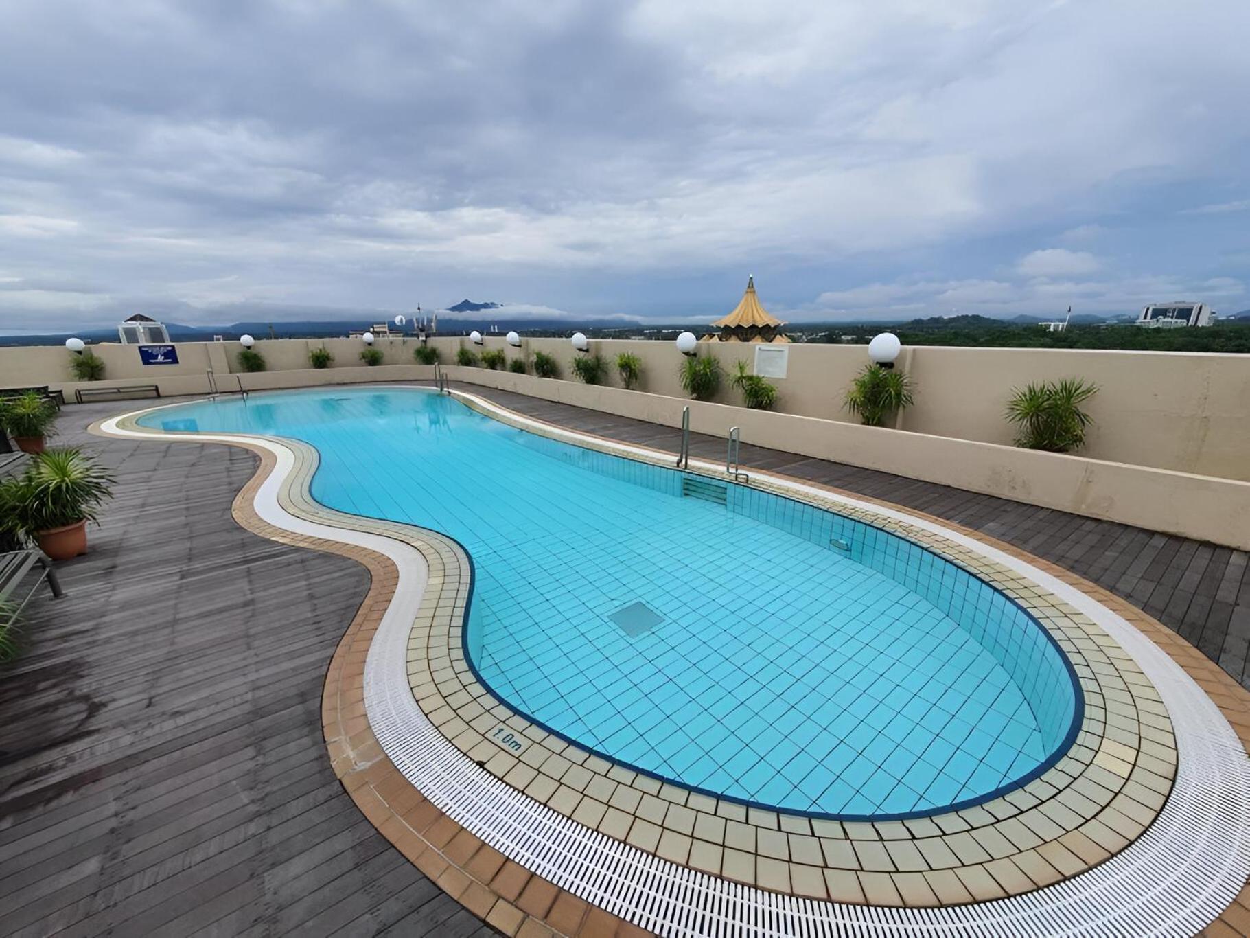 Cozzzy Hut Riverbank Suites Kuching With Spectacular River View Bagian luar foto