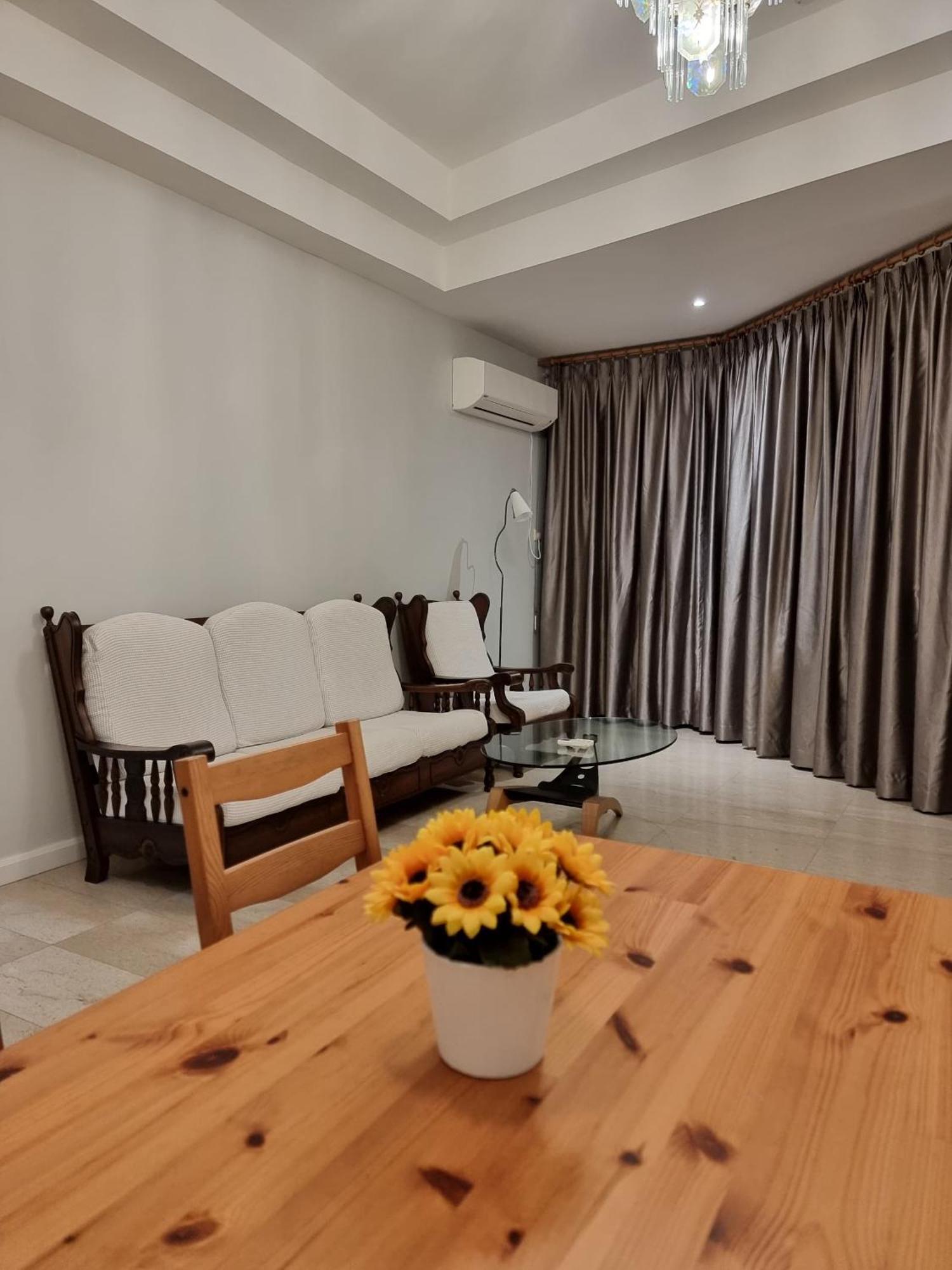 Cozzzy Hut Riverbank Suites Kuching With Spectacular River View Bagian luar foto