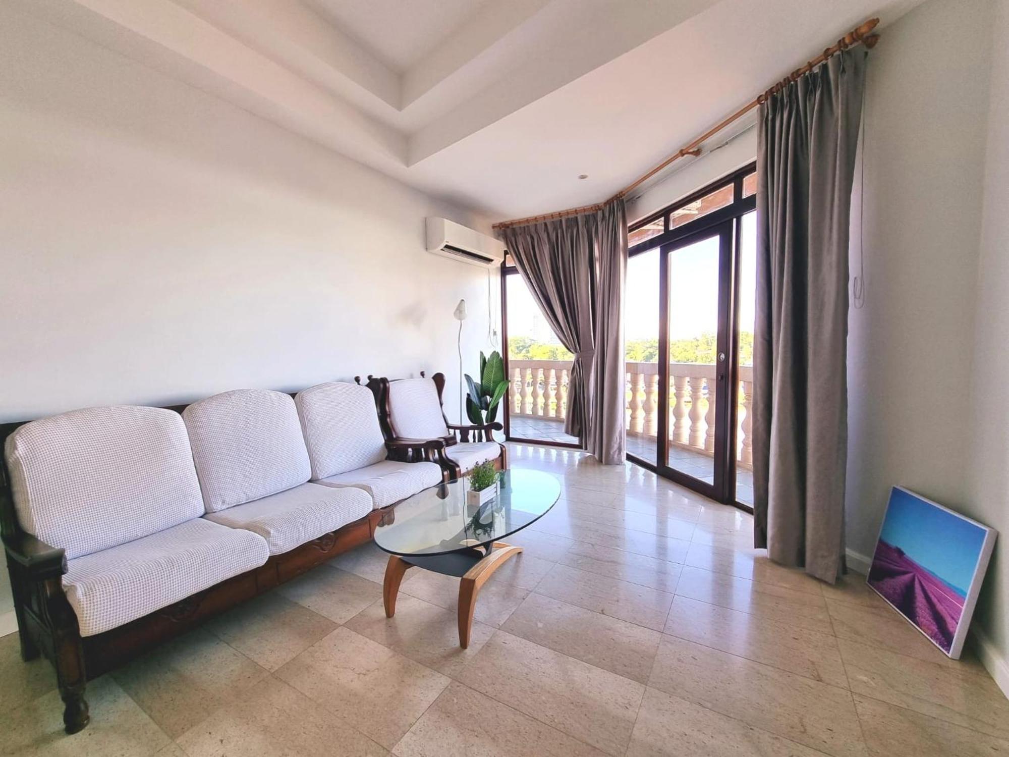 Cozzzy Hut Riverbank Suites Kuching With Spectacular River View Bagian luar foto