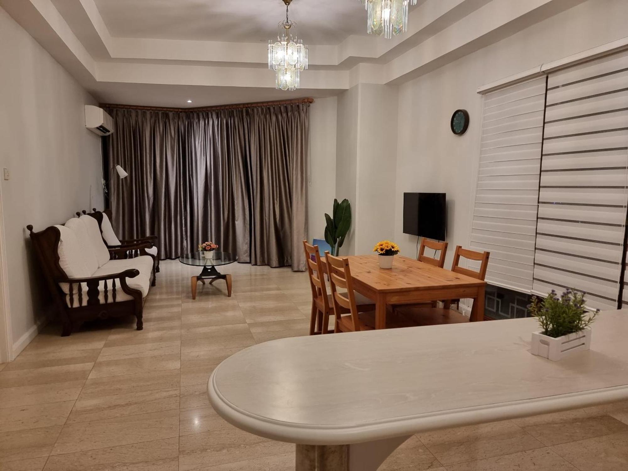 Cozzzy Hut Riverbank Suites Kuching With Spectacular River View Bagian luar foto